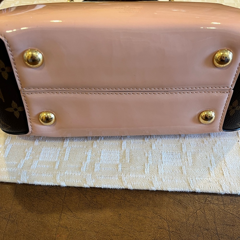 Louis Vuitton - Picture 7 of 12